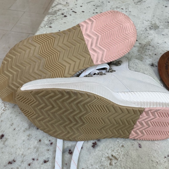 Sorel boots only worn once and look brand new!!! - Picture 3 of 4